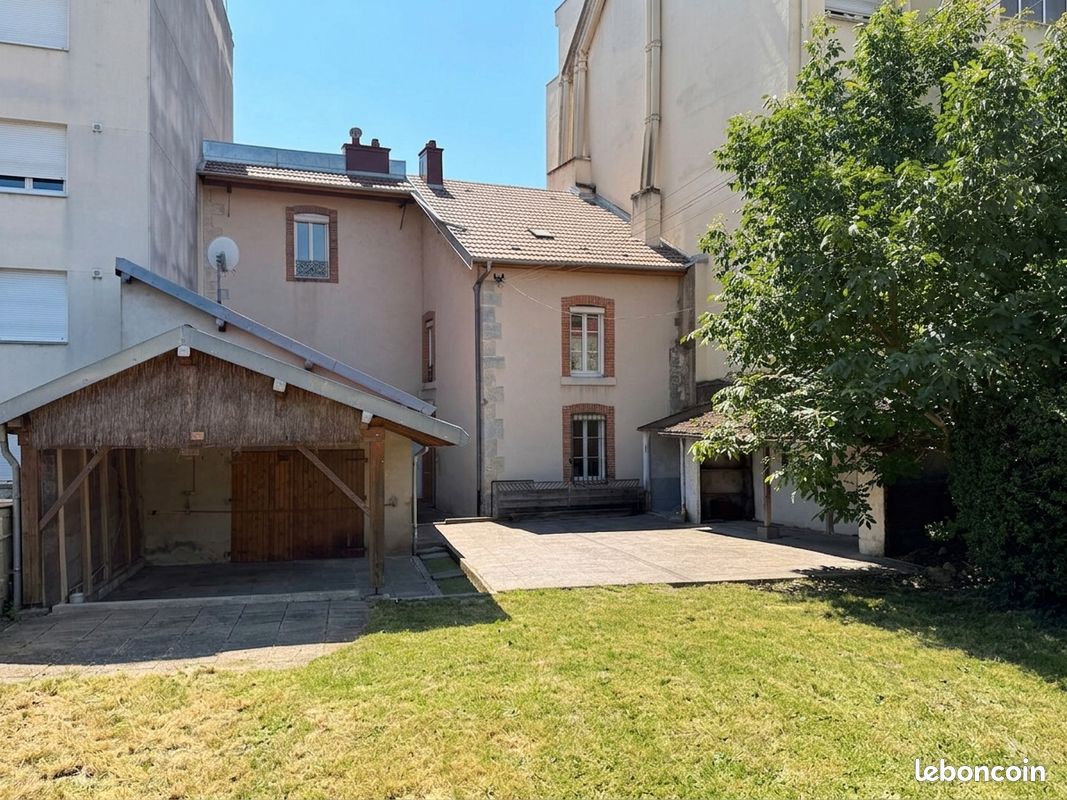 Immeuble 11 pièces 180 m² · à Besançon · 180 m² · 295 000 €