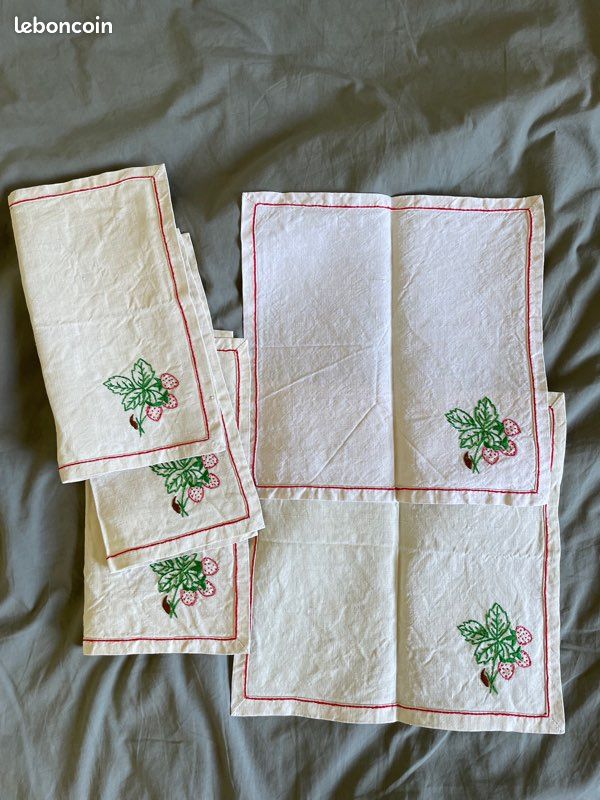Lot de 5 serviettes brodées vintage motif fraises (image 1)