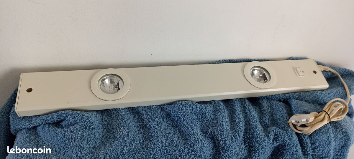 Réglette avec deux spots (image 2)