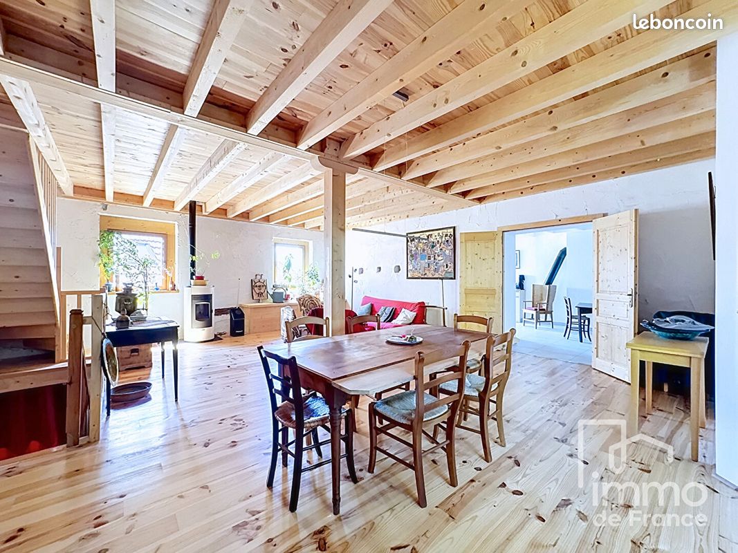Maison 8 pièces 225 m² · à Valserhône · 225 m² · 449 000 €