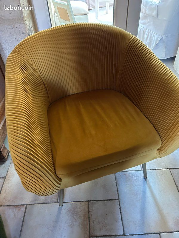 Fauteuil et pouf (image 2)