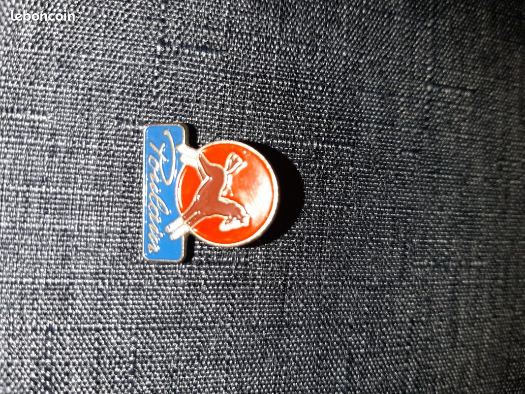 3 Pin's publicitaire Poulain - Collection 3 Pin's publicitaire Poulain - Collection