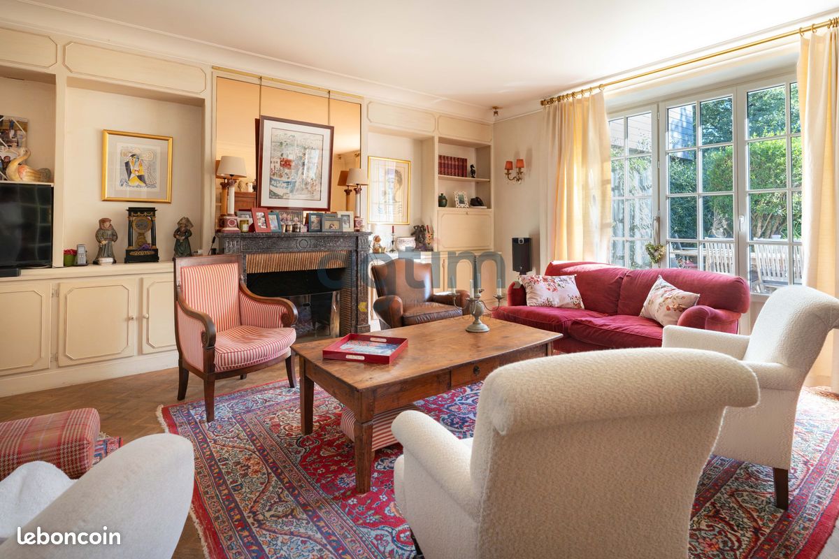 Maison 10 pièces 202 m² · à Montaigu-Vendée · 202 m² · 611 325 €