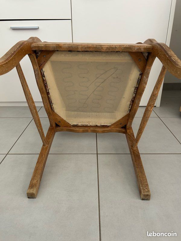 Fauteuil en bois et tapisserie (image 4)