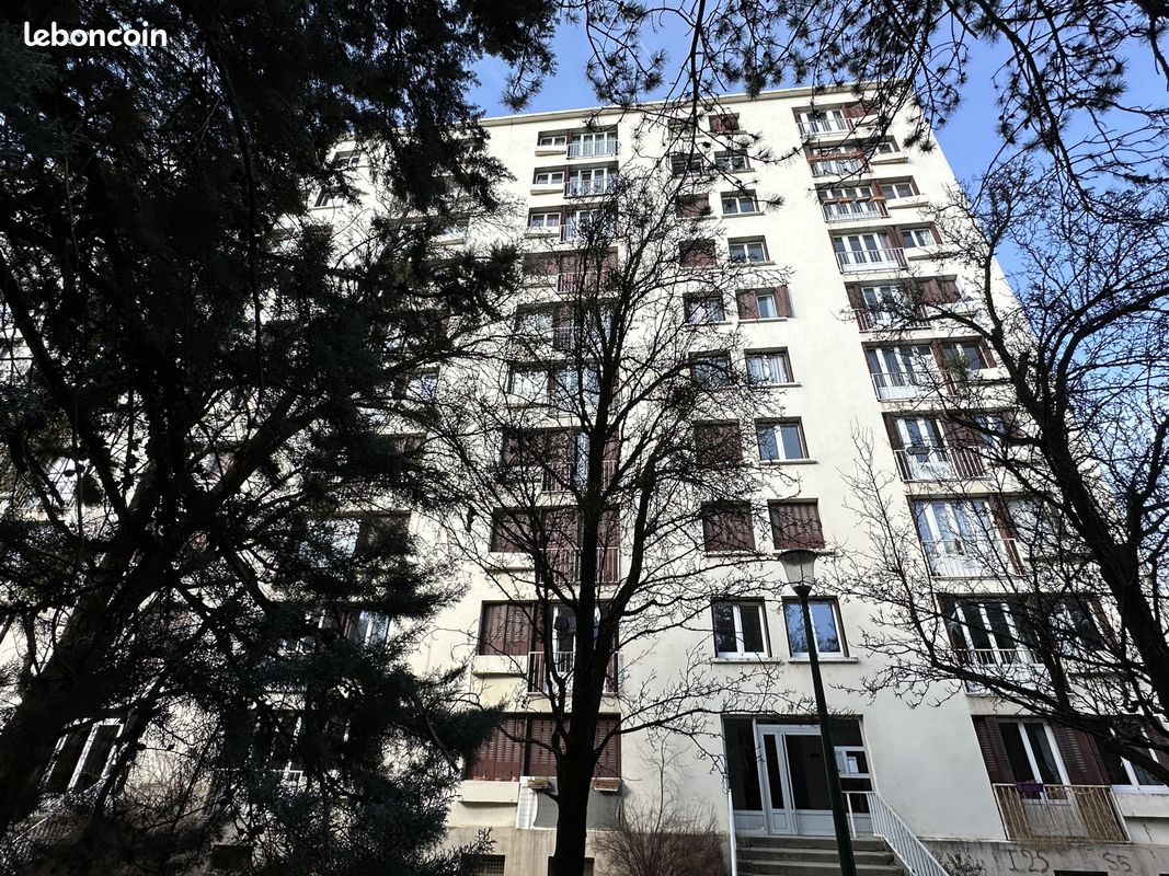 Appartement 4 pièces 64 m² · à Grenoble · 64 m² · 81 000 €