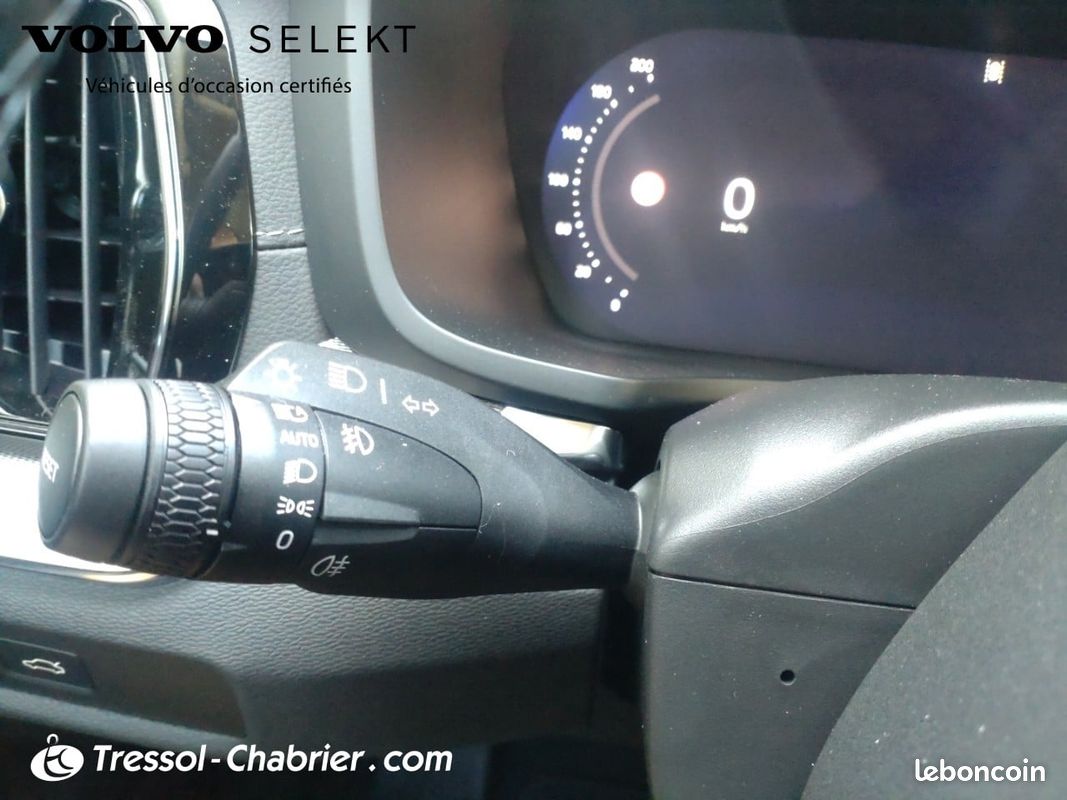 VOLVO V60 Micro hybride essence B4 197 ch DCT7 Ultra Style Dark (image 25)