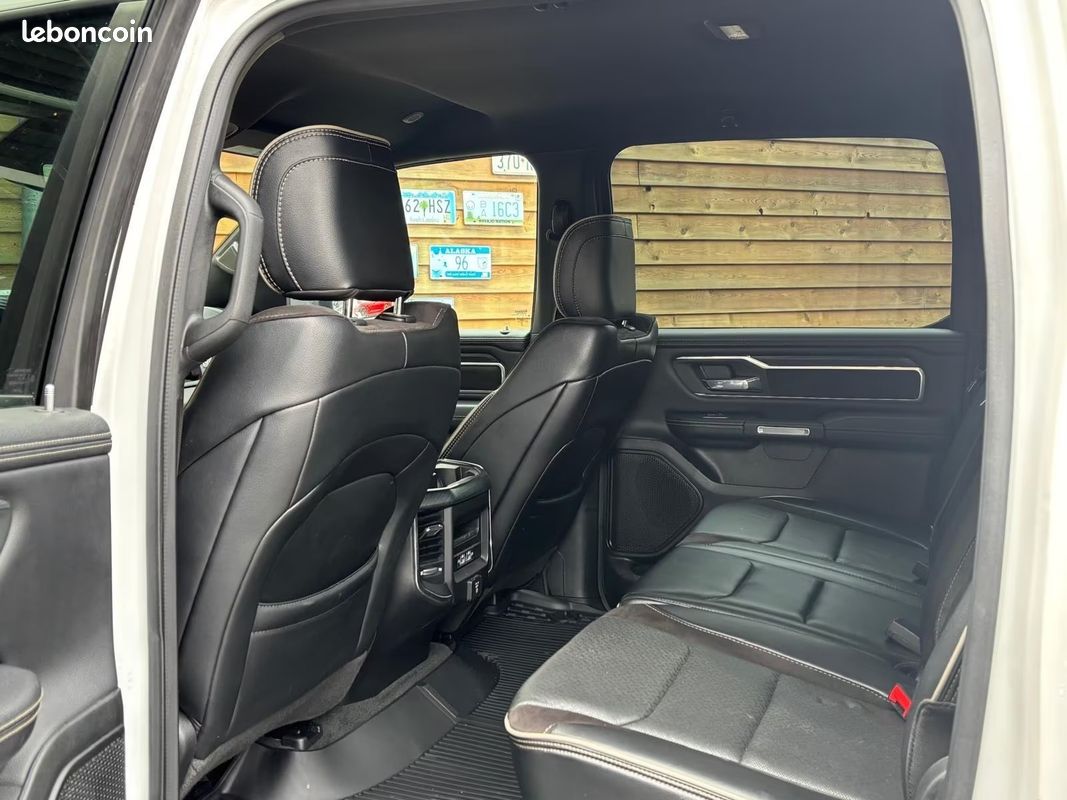 Dodge RAM 1500 Laramie Night Edition LPG 5.7 V8 HEMI 401 ch 4x4 – Écran 12” – Harman Kardon (image 19)