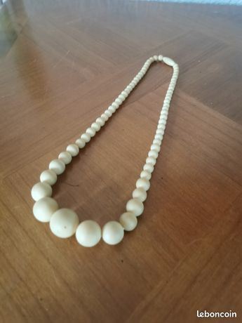 Collier Vintage En Plastique Des Années 1940 - Couleur Cerise - Occasion