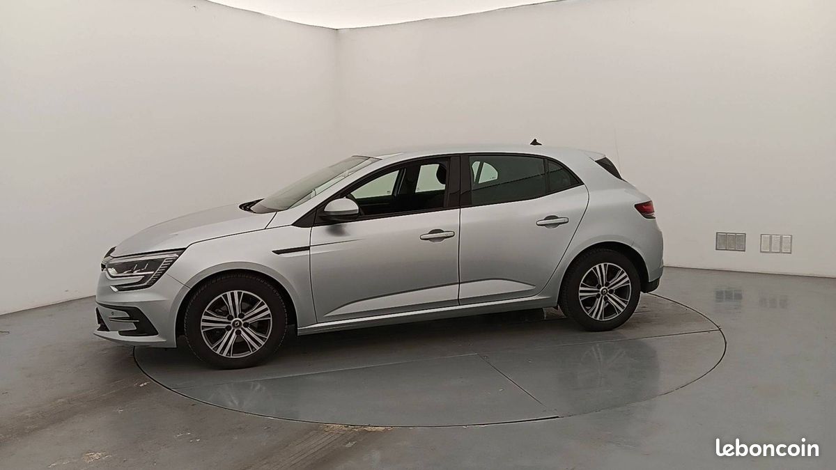 Renault megane iv berline blue dci 115 evolution (image 30)