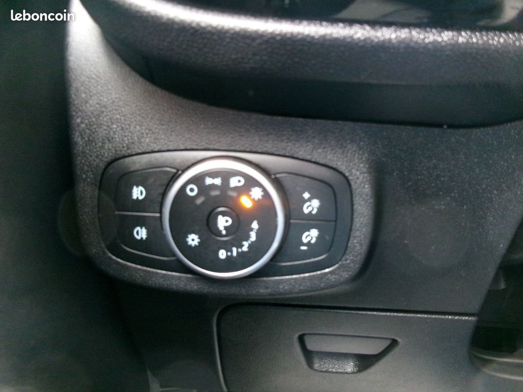 Ford FIESTA 1.1 85CH BUSINESS NAV 5P EURO6.2 (image 12)