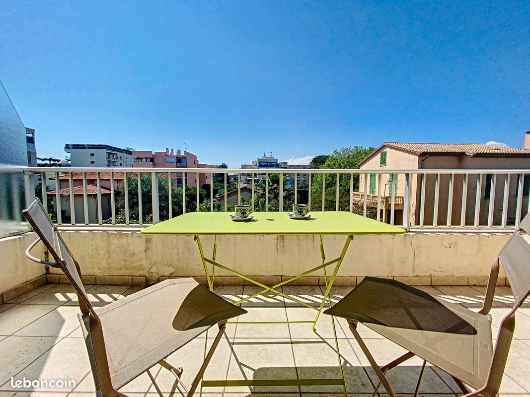 Appartement 1 pièce 28 m² · à Saint-Laurent-du-Var · 28 m² · 687 €
