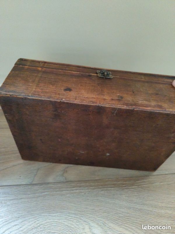 Boîte Ancienne En Bois Peinte à La Main - Motif Nénuphar - Artisanat - Occasion