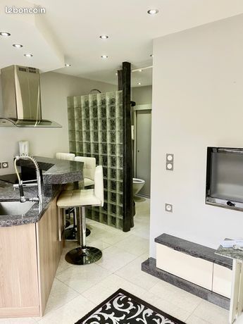 Studio toutes charges comprises