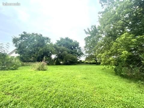 Terrain 1000 m² · à Besançon · 1 000 m² · 140 000 €