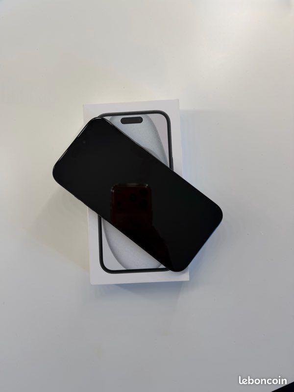 Iphone 15 , 128 GO , Très Bon etat (image 3)