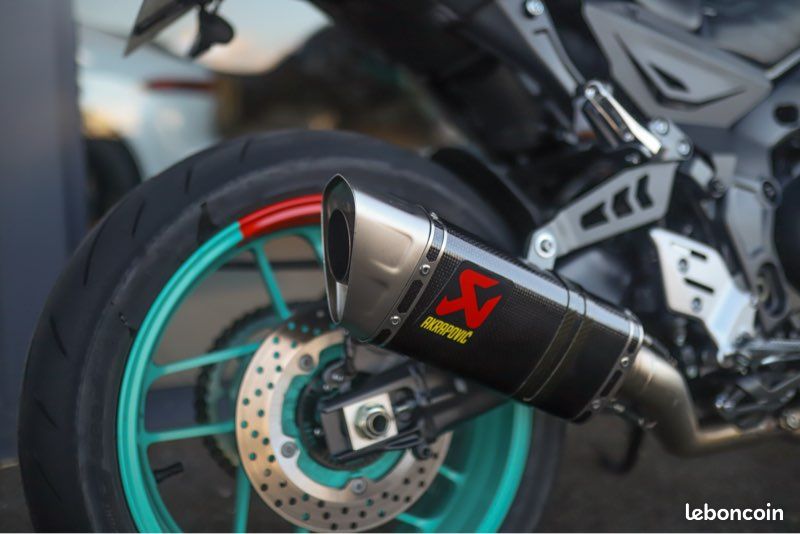 YAMAHA MT09 890 cm3 2024 - AKRAPOVIC - SUPPORT PLAQUE COURT (image 6)