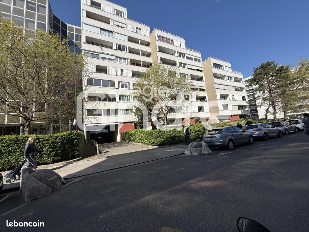 Parking 13 m² · à Villeurbanne · 13 m² · 15 000 €