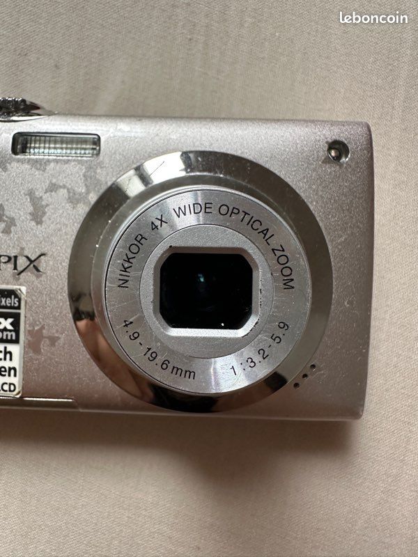 Nikon Coolpix S4000 Appareil photo numérique compact 12 Mpix Ecran 3 Zoom optique 4x Bronze
