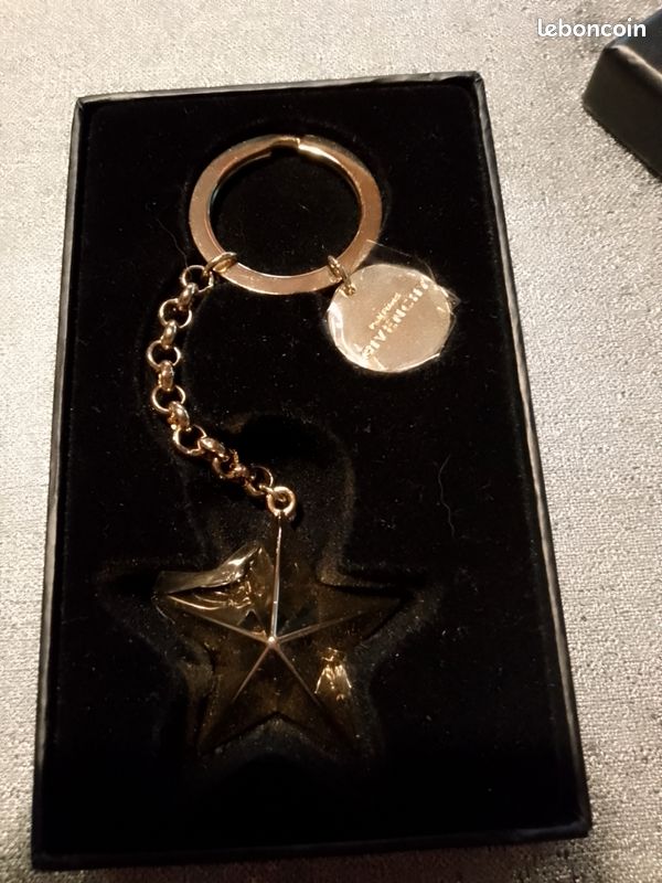 Porte clés, bijoux de sac parfumeur Givenchy (image 4)