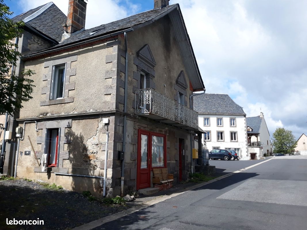 Maison 3 pièces 75 m² · à Saint-Genès-Champespe · 75 m² · 46 000 €