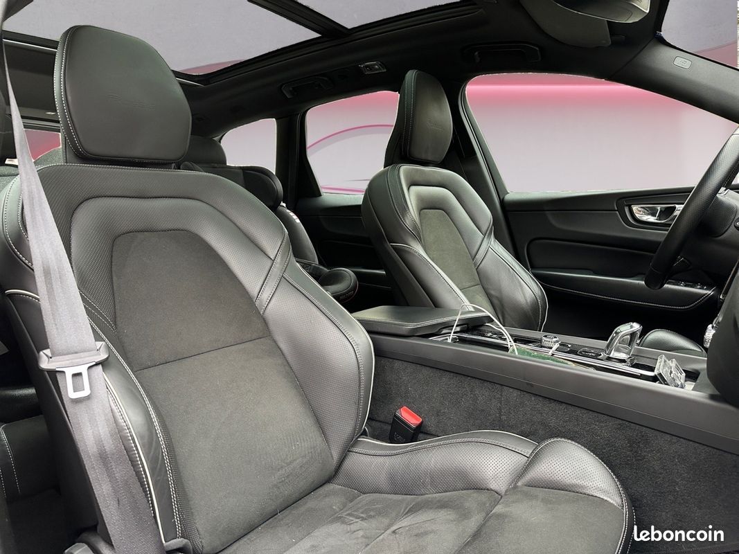 VOLVO XC60 T8 Twin Engine 303 ch + 87 ch Geartronic 8 R-Design /. TOIT OUVRANT / SIÈGES ET VOLANT CHAUFFANT / (image 5)