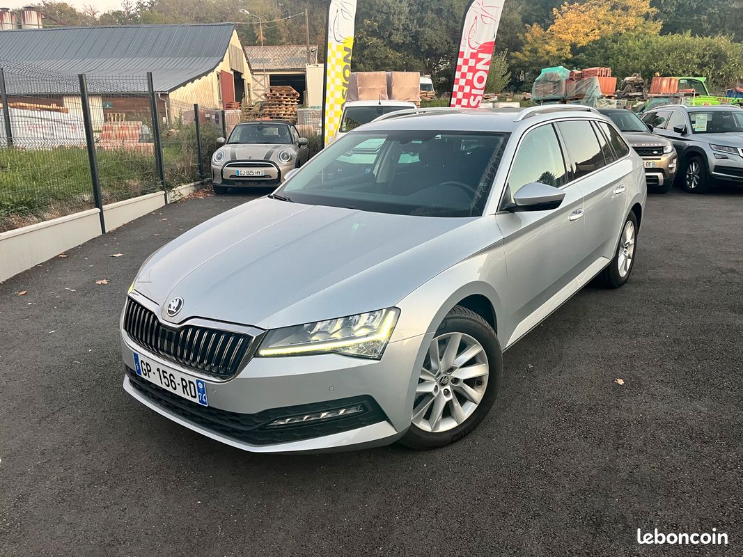 Skoda superb combi 2.0 tdi 150 ch scr business dsg7 gps - camera - apple carplay android auto - jantes alu 17" - acces + demarrage mains libres - vitres arr surteintees - phares bi-xenon – gris argent (image 1)