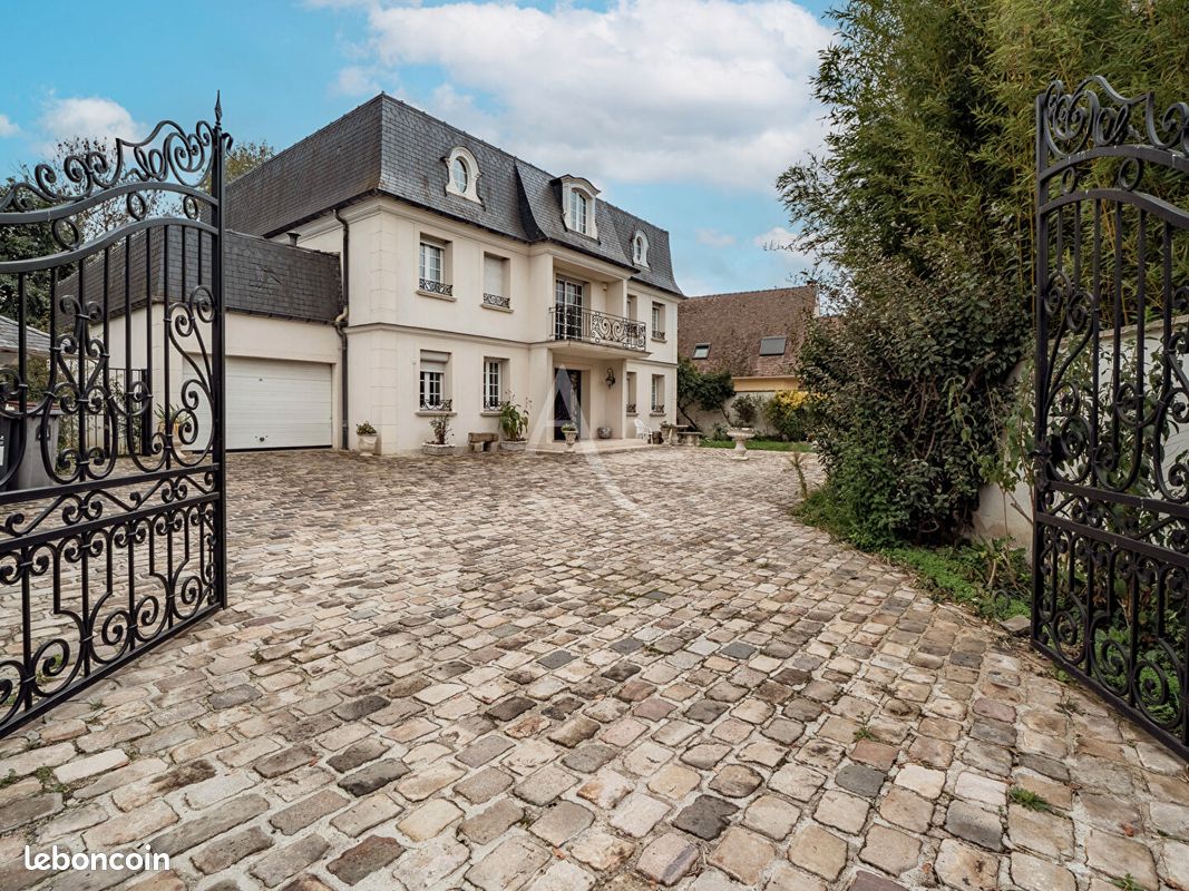 Maison 12 pièces 357 m² · au Plessis-Trévise · 357 m² · 1 274 900 €