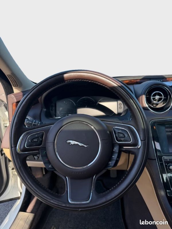 Jaguar XJ Luxury 3.0 V6 275cv - Cuir, Toit ouvrant, Caméra de recul (image 10)