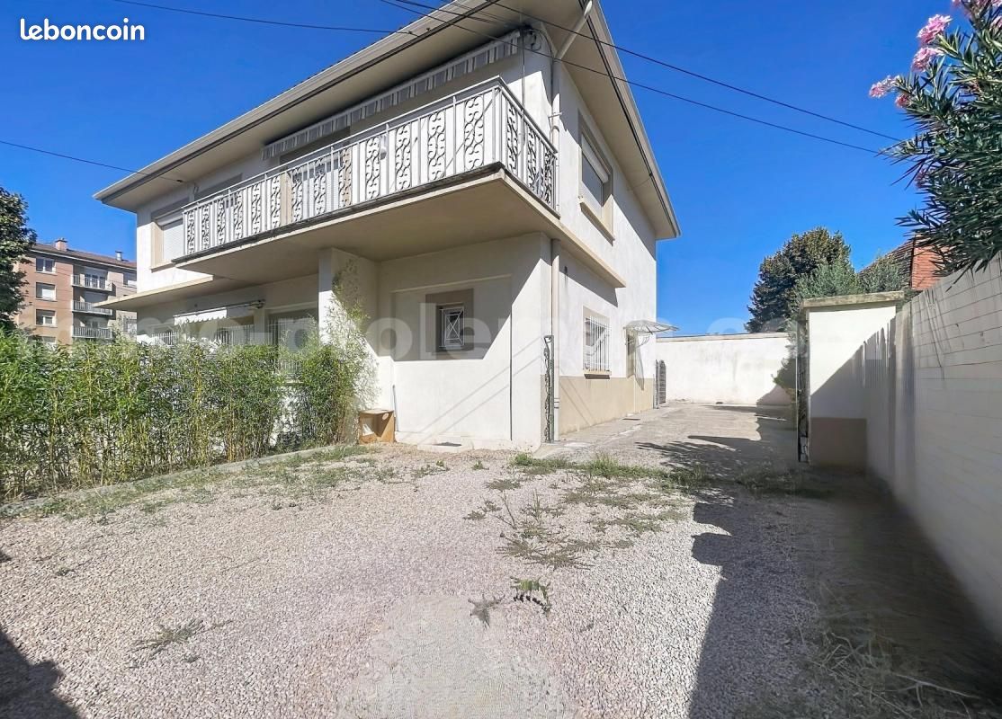 Immeuble 209 m² · à Saint-Fons · 209 m² · 460 000 €