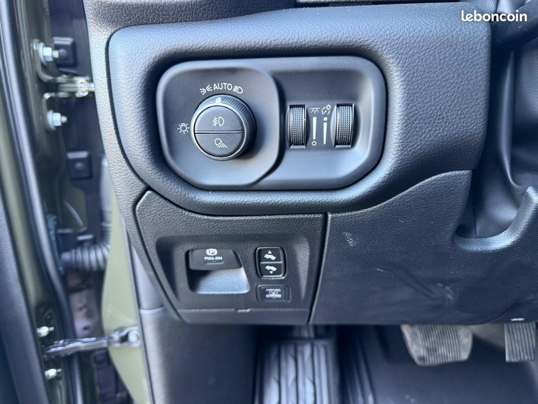 Dodge ram 1500 crew bighorn back country v8 (image 21)