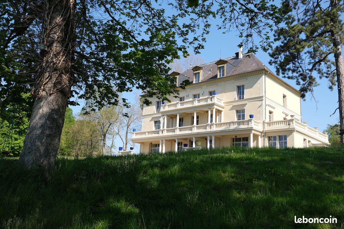 Loue deux étages d'un château pour groupes (image 1)
