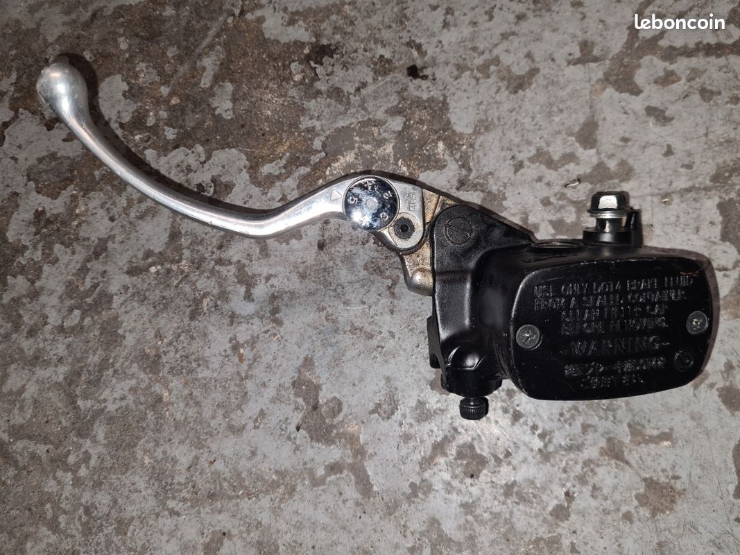 Maitre cylindre et levier de
frein gauche Yamaha Tmax 530
Dx Sx (image 2)