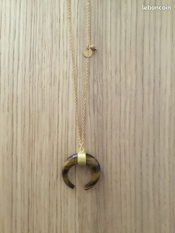 Collier en acier inoxydable doré avec corne / croissant de lune en œil de tigre (image 1)