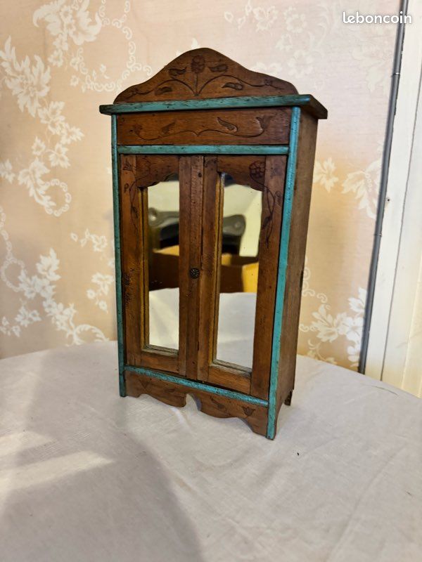 Armoire de poupée ancienne (image 1)