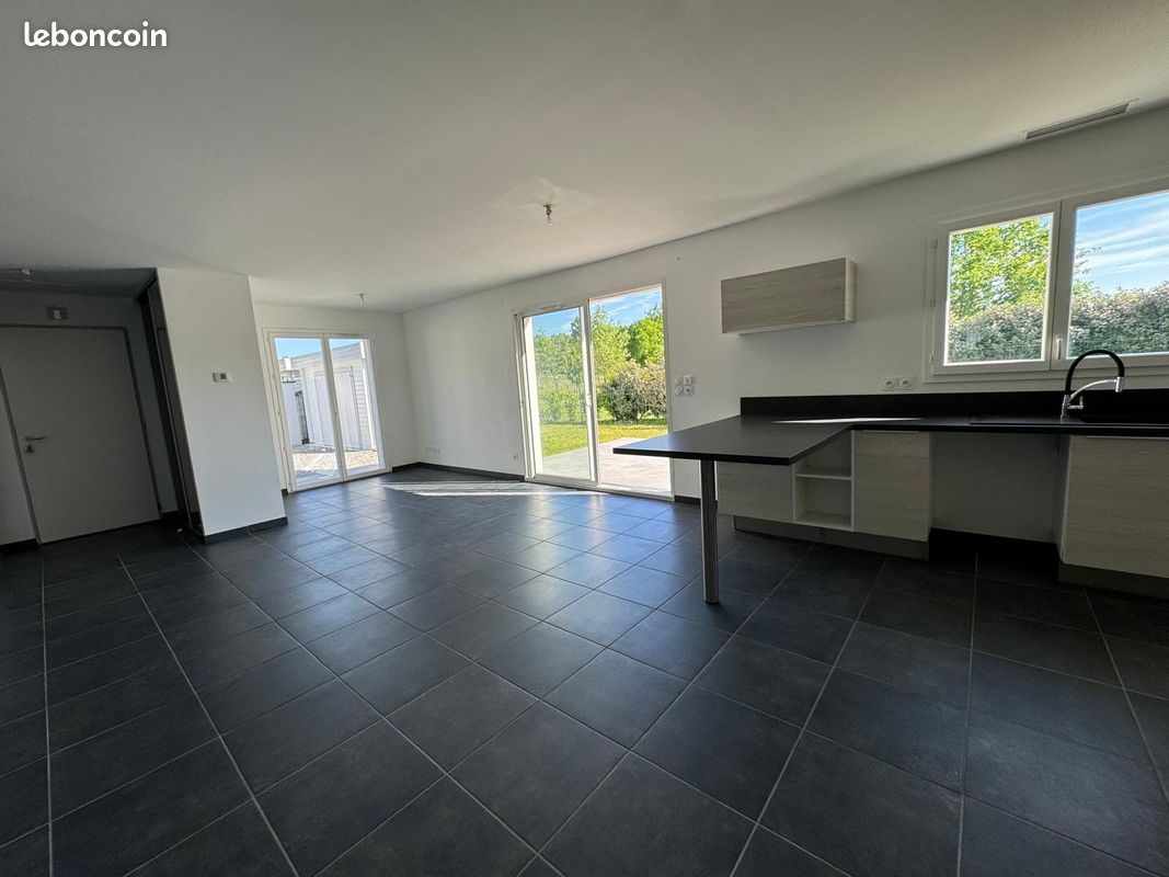 Maison Individuelle T5 Récente au calme avec Jardin - Léognan 33850 (image principale 0)