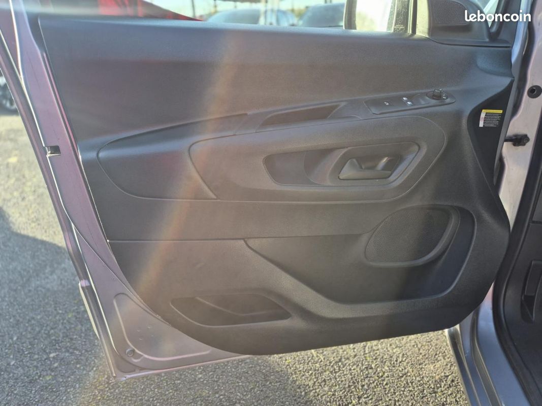 PEUGEOT PARTNER Standard 1000KG 1.5 BlueHDi S&S - 100 III Grip Standard PHASE 1 GARANTIE 6 MOIS (image 19)