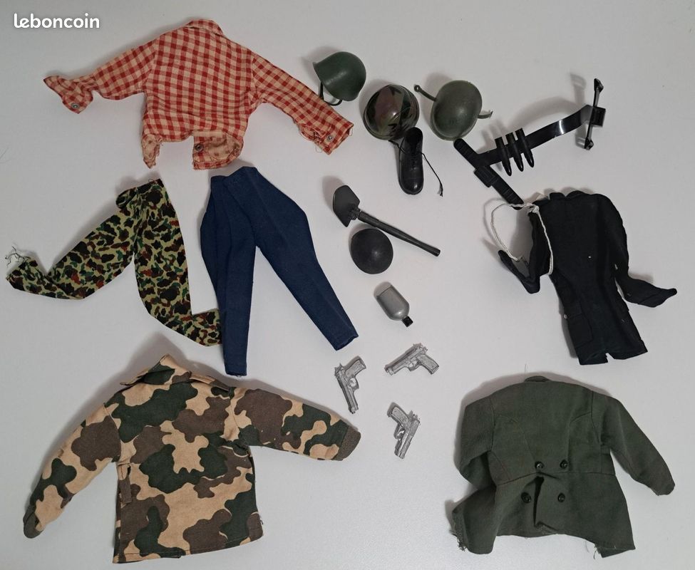 Lot De Tenues Militaires Action Joe Avec Accessoires - Occasion