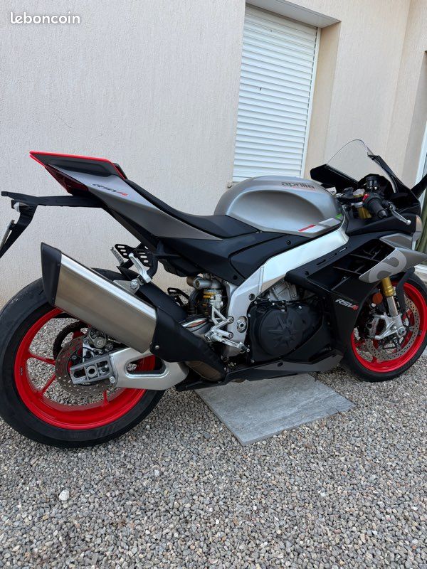 Aprilia rsv4 (image 3)