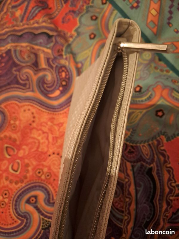 Pochette blanche zippée doublée (image 5)