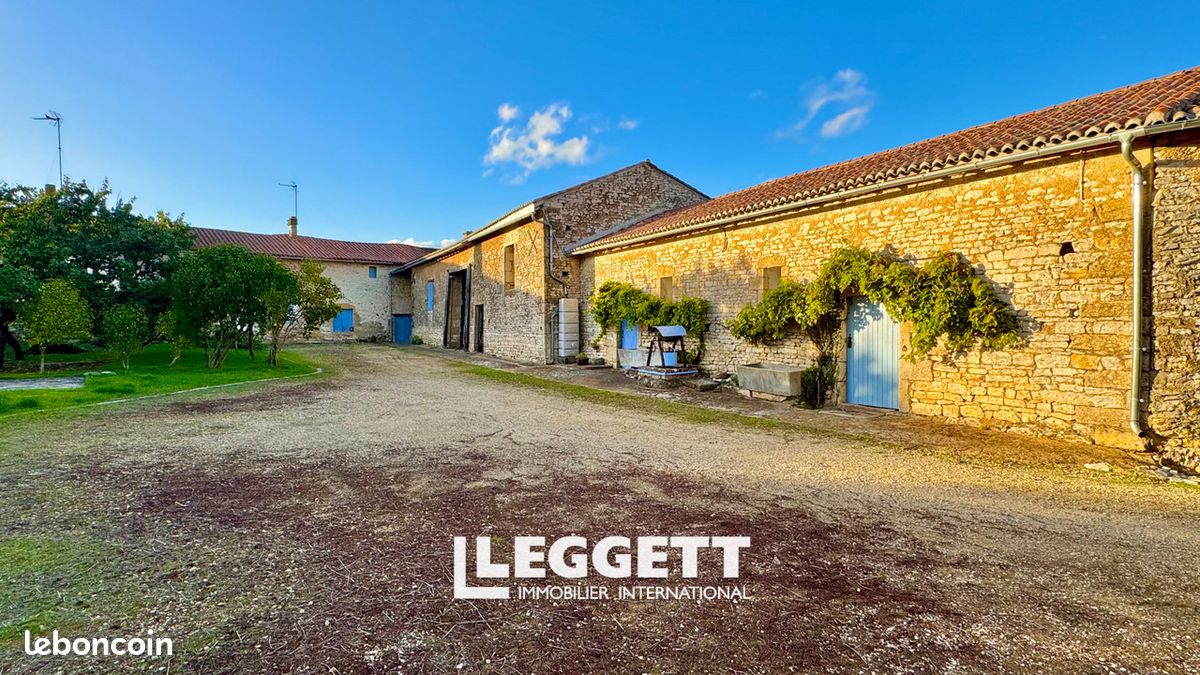 Maison 6 pièces 140 m² · à Saint-Jean-de-Sauves · 140 m² · 195 000 €
