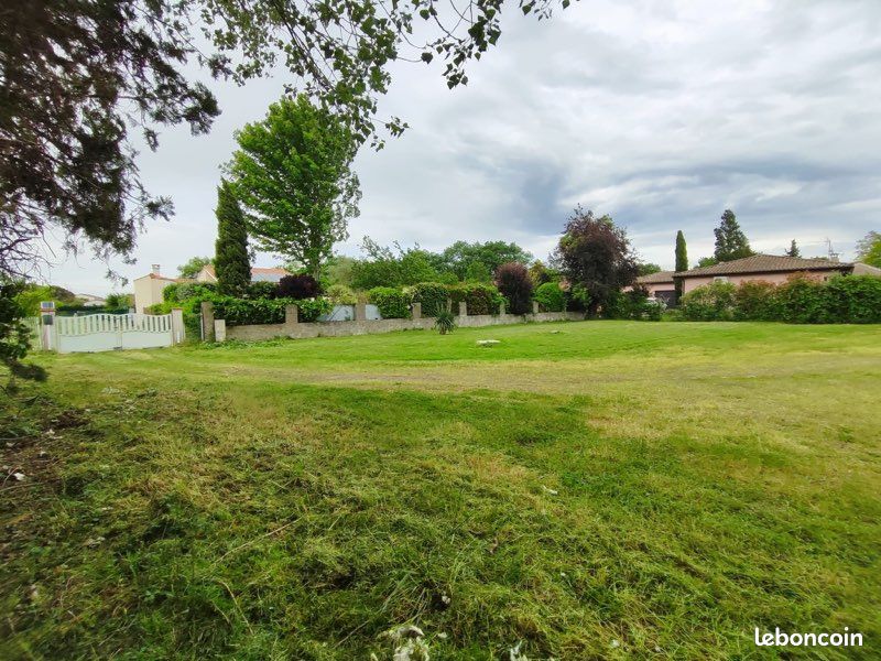 Terrain d’Exception à Eaunes – 1 370 m², Intimité Totale, Centre‑Ville à 5 min · 128 000 €