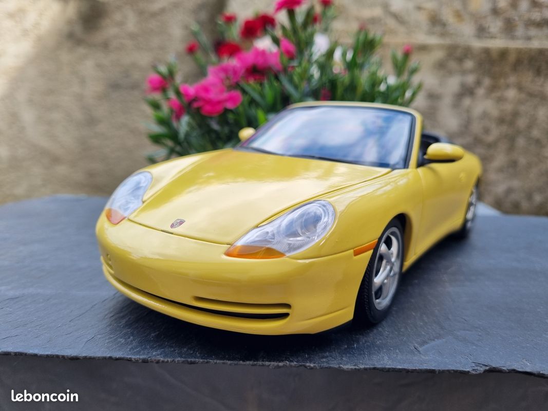 A collectible scale model Porsche 911 Carrera Cabriolet from Altaya