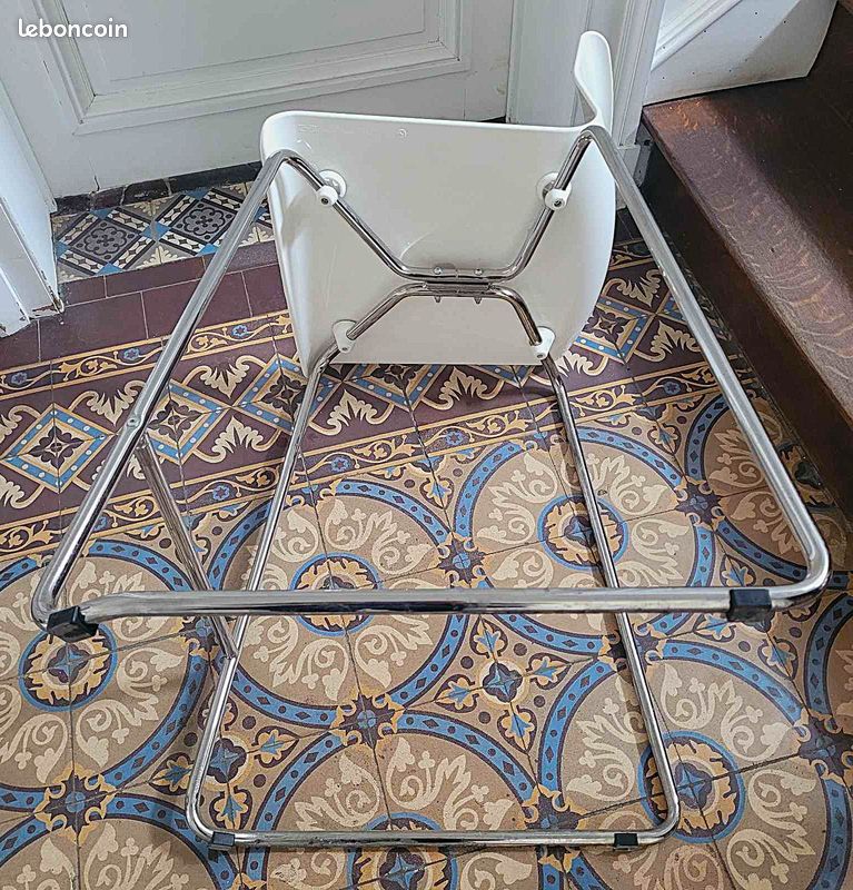 Chaise design blanche pour bureau ou espace d'accueil (image 4)
