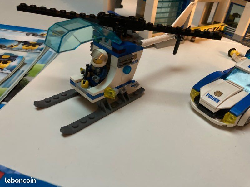 Lego 60141 commissariat de police (image 5)
