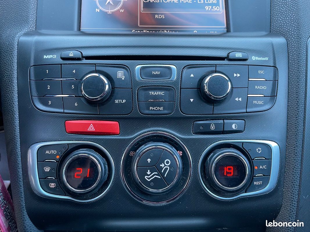 CITROËN DS4 1.6 THP 200 ch SPORT CHIC / SIEGES ELEC. CHAUFFANTS A MEMOIRE / RADARS AV/AR (image 26)