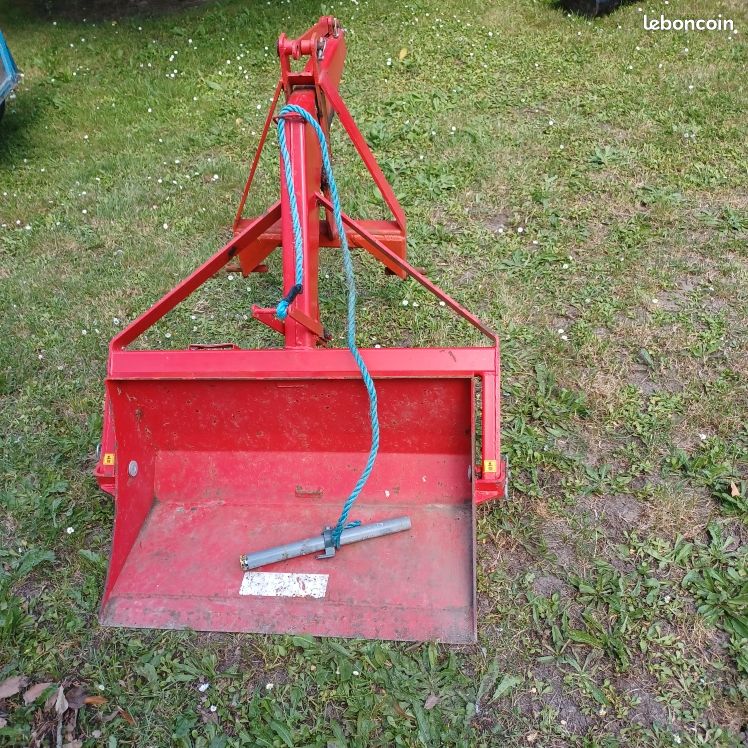 Chargeur arrière pour micro tracteur (image 4)