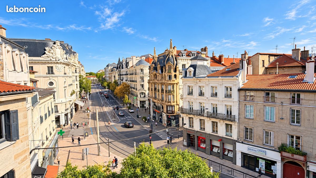 Appartement 6 pièces 182 m² · à Saint-Étienne · 182 m² · 149 000 €