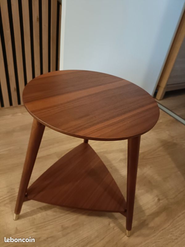 Table (image 1)