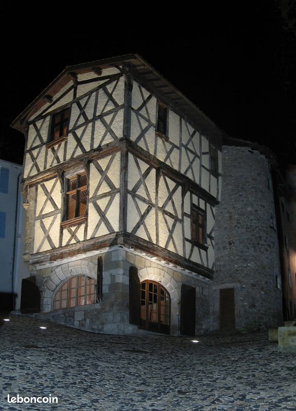 Maison 6 pièces 151 m² · à Olliergues · 151 m² · 165 000 €