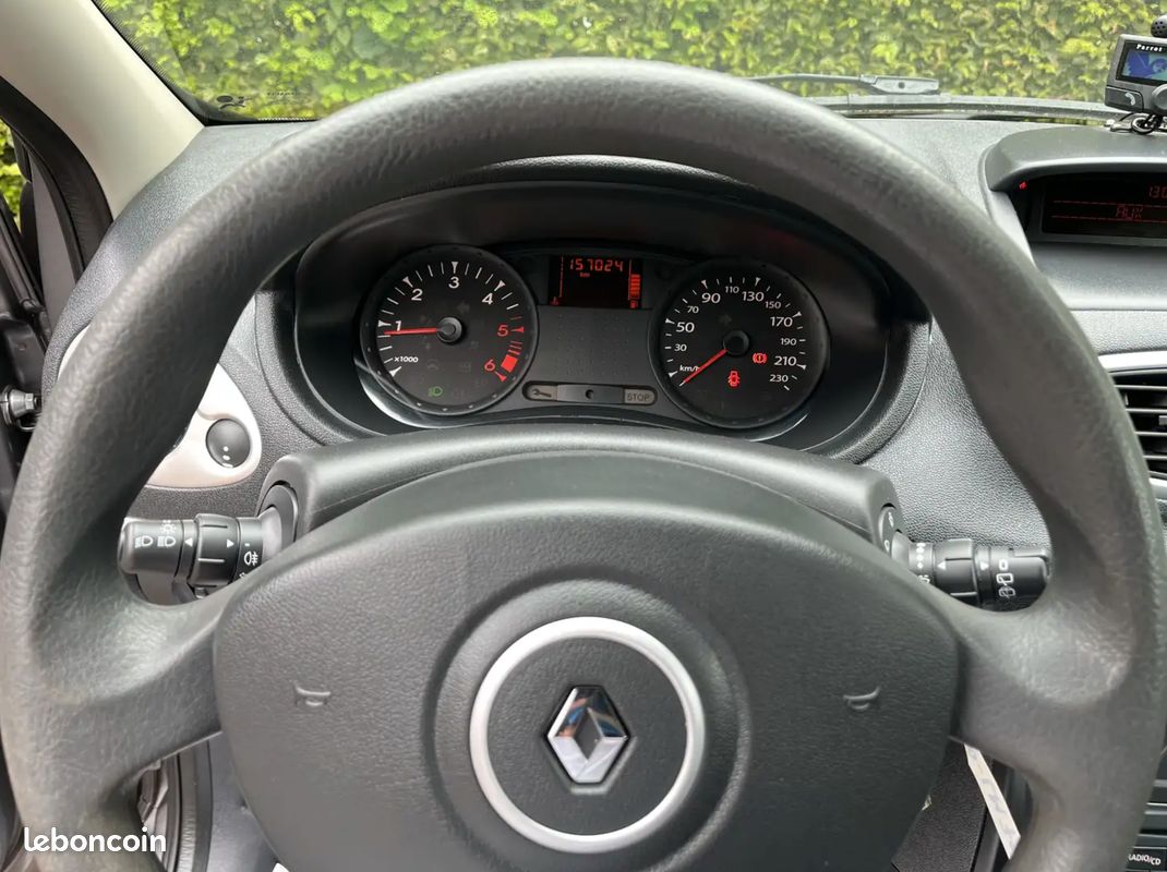 Renault Clio 1.5 dCi 75ch Expression Clim eco² 3p *DISTRIB ET ENTRETIEN OK (image 5)